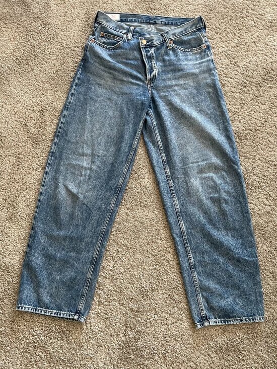 HIGH RISE CROSSOVER BARREL JEANS - GAP SIZE 28/6R - Picture 2 of 5